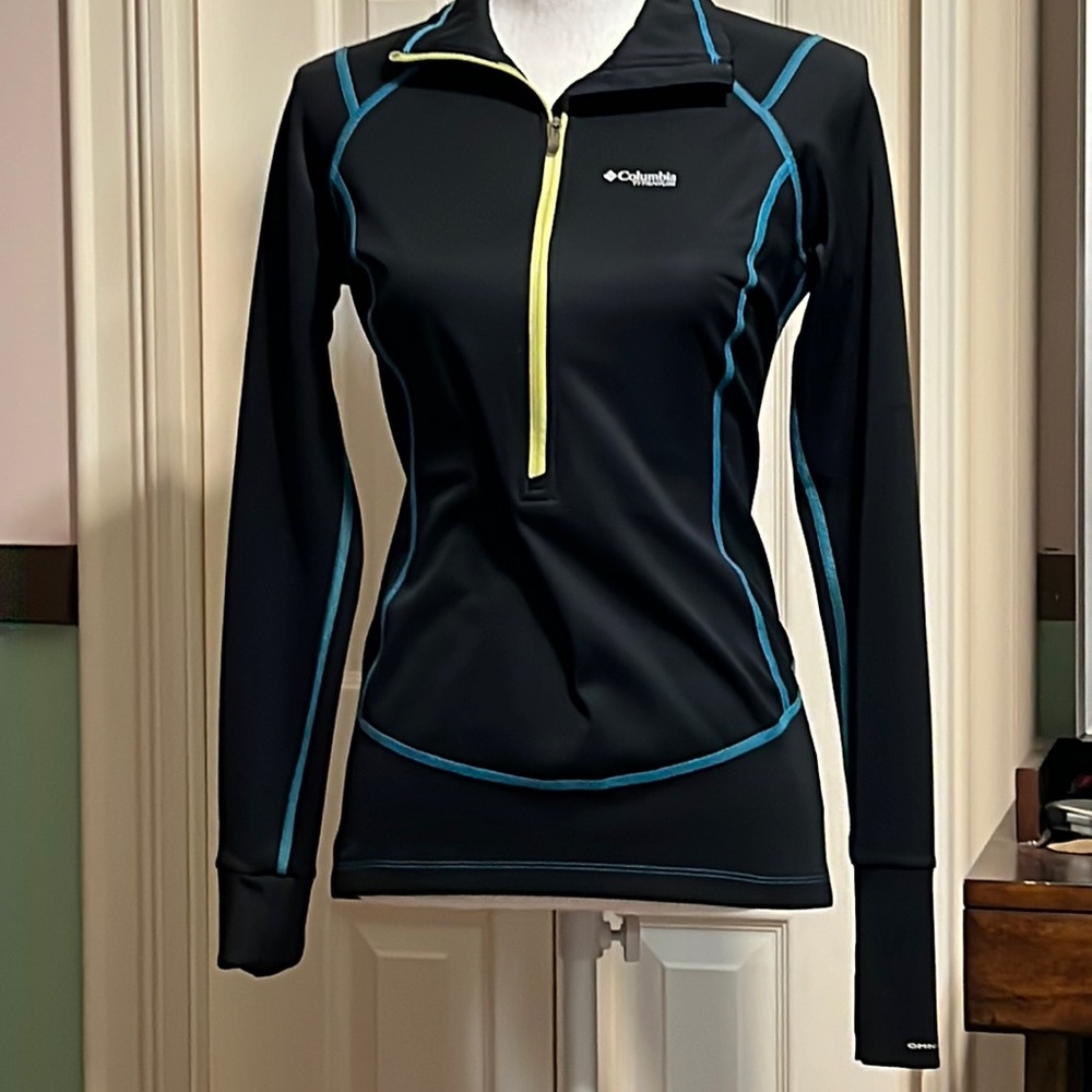 Columbia running shirt with back pockets